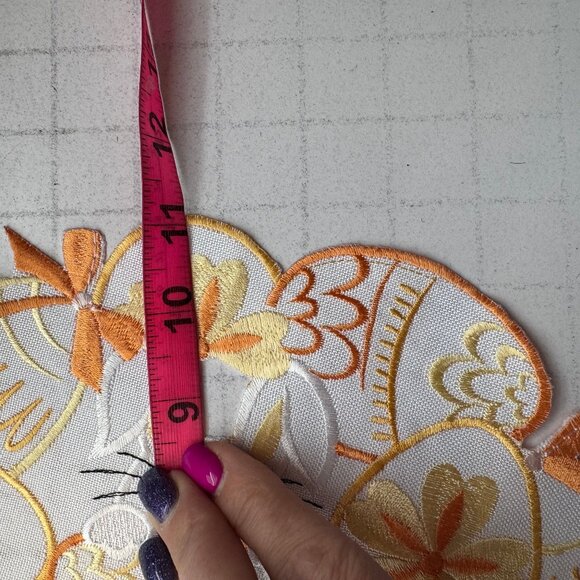 easter - spring round table clots - Picture 2 of 5